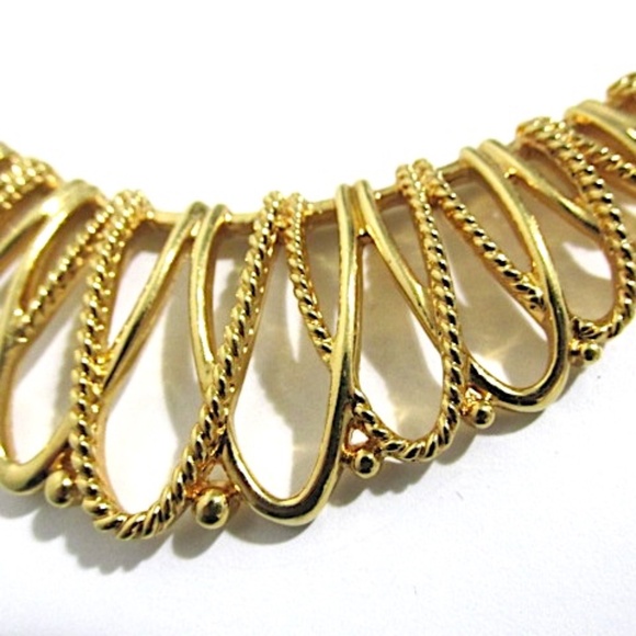VTG Avon Gold Ribbed Bib Necklace - Picture 4 of 8